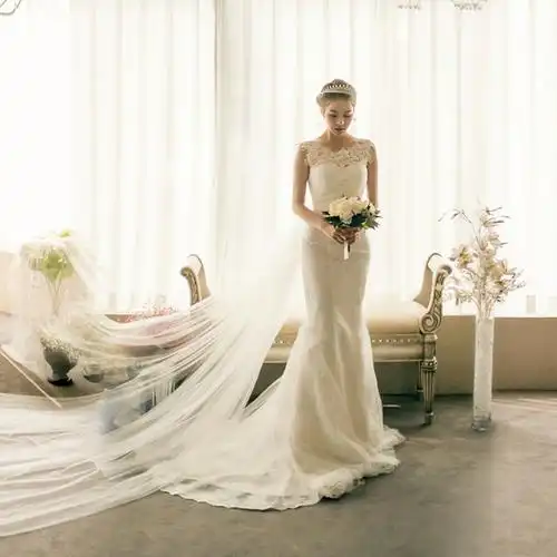 鱼尾轻婚纱礼服2023新款新娘高级质感拖尾婚纱出门主纱小个子法式