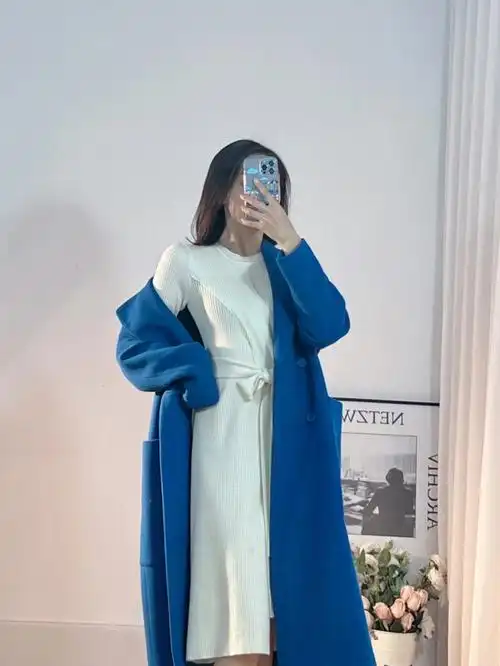 今日份look:克兰茵蓝大衣 针织连衣裙 米色短靴小个子女生也可以冲的