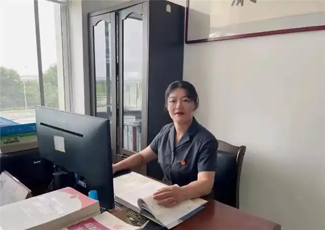 荣成市人民法院书记员王海莲恪尽职守无私奉献平凡岗位汇聚微光