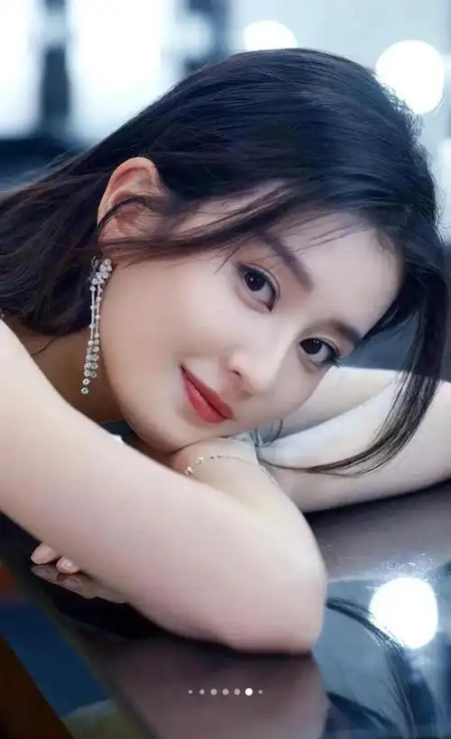 肌肤如玉白皙靓丽的乔欣