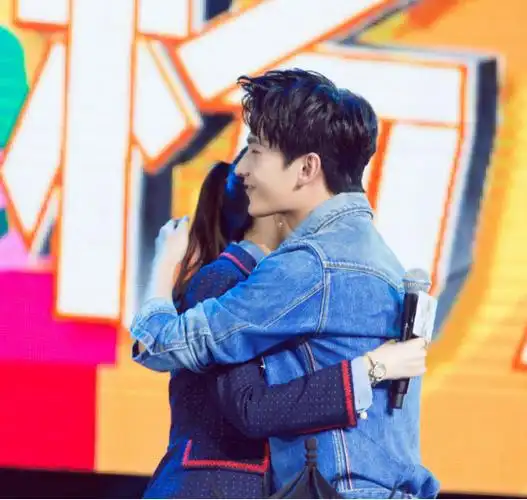 刘亦菲杨洋终于修成正果携手现身民政局已领证白夜夫妇走向现实