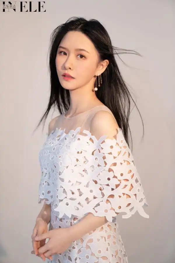 主播歌手阿冷荣登时尚刊物封面跨界潮流次元