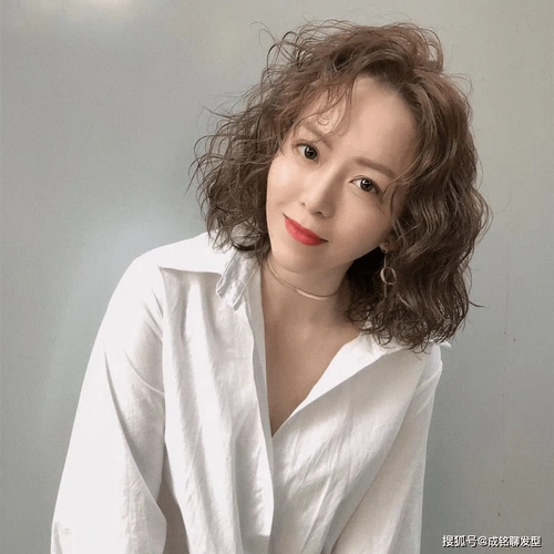 年轻人烫洋气,中年人烫时髦,老年人烫减龄_发型_卷发_层次