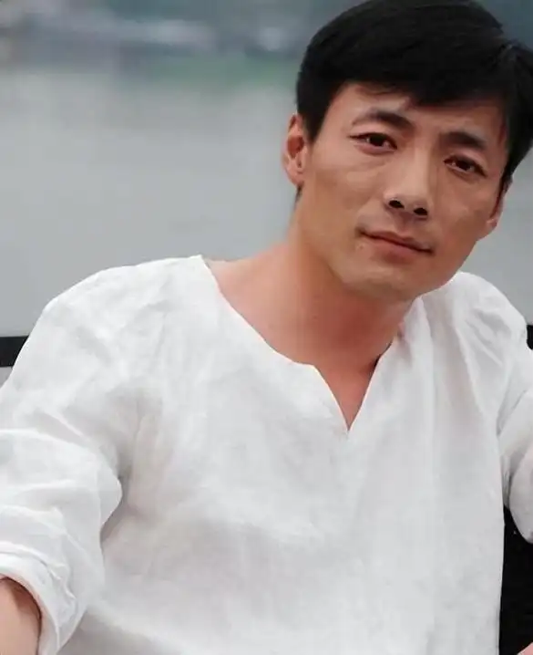 祖峰结婚12年无子女甘愿做配角25年他到底哪来的底气