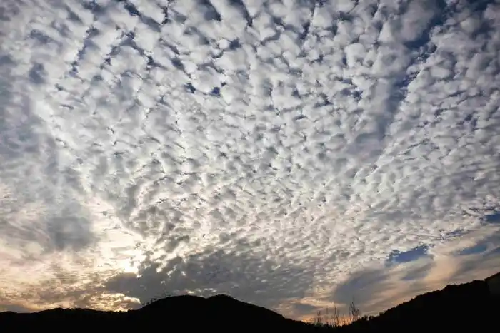 罕见的天空中的卷积云