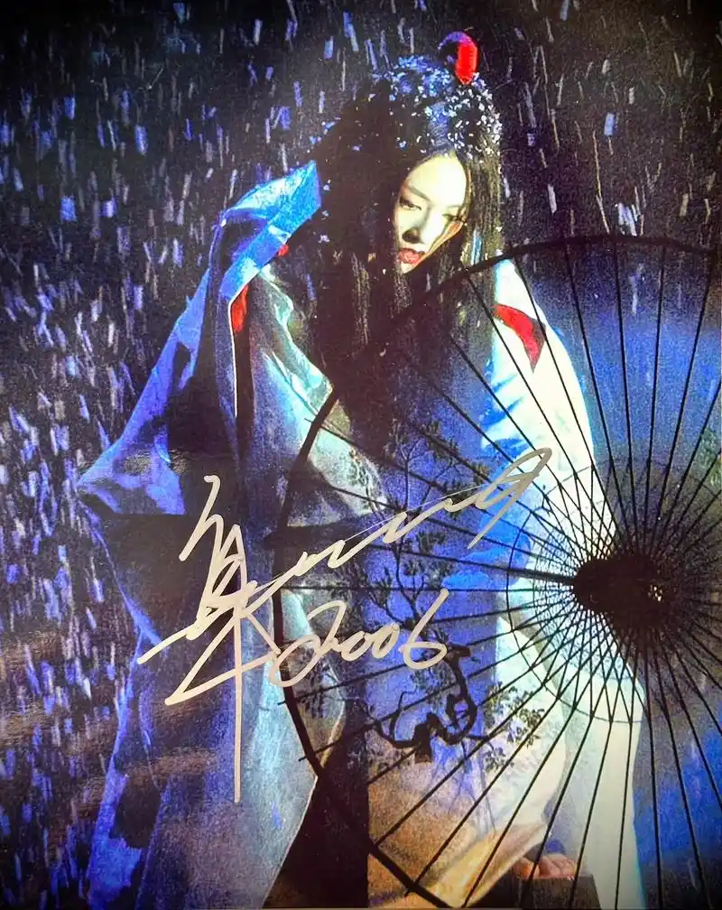 章子怡 《艺伎回忆录》章子怡 《艺伎回忆录》亲笔签名照片一幅 - 抖