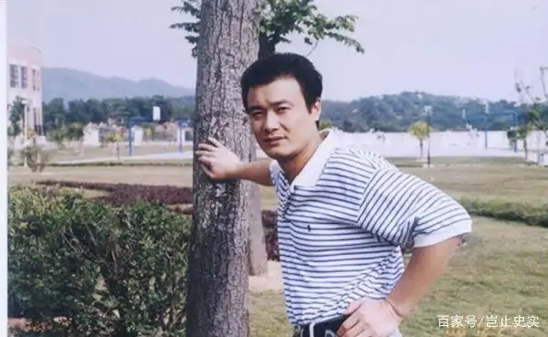 孙松:因主演《渴望》走红,结婚21年无儿女,与妻恩爱如初