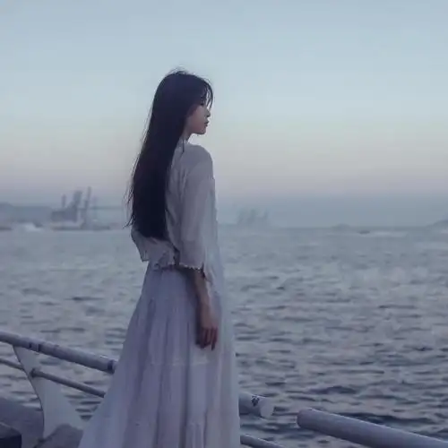海上长发美女清新头像