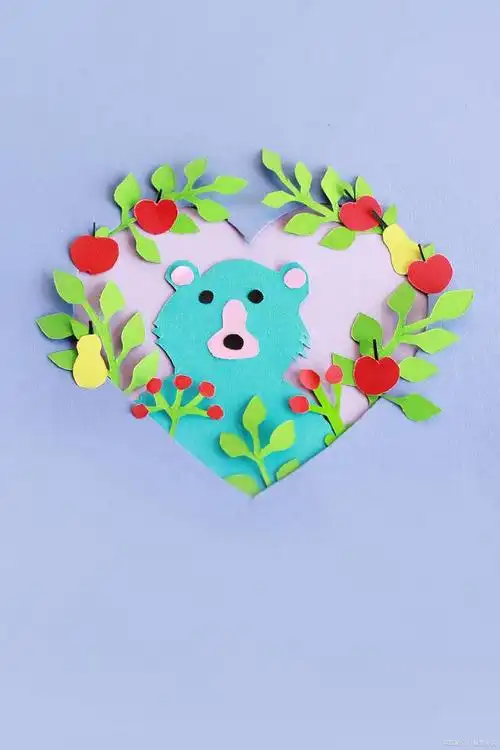 在我们的日常生活中,卡纸是一种常用于制作手工艺品的材料.