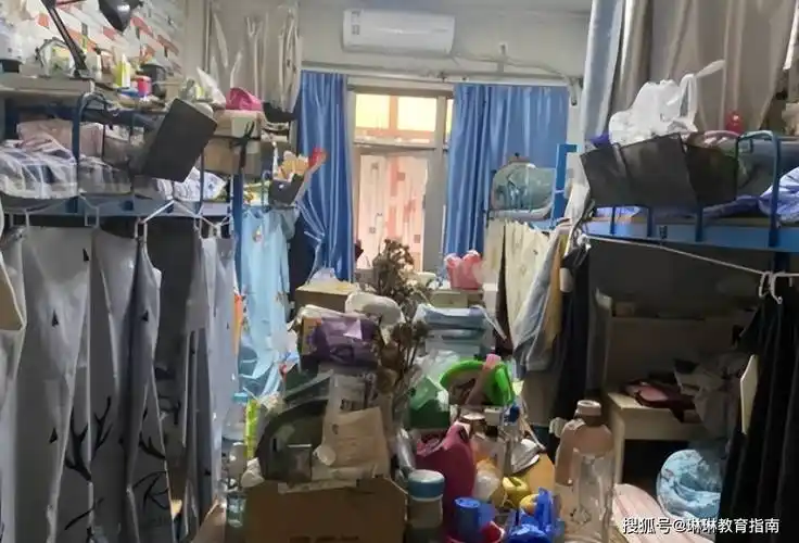 原创绝处求生版大学宿舍本以为是懒惰不收拾没想到是条件太差