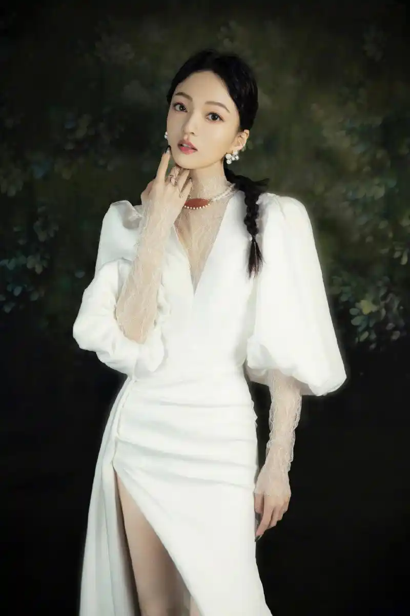 冻龄女神张韶涵:这长腿我爱了