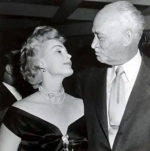 莎莎嘉宝,她比人们想象的还要男人,和继子有染_康拉德希尔顿_女儿