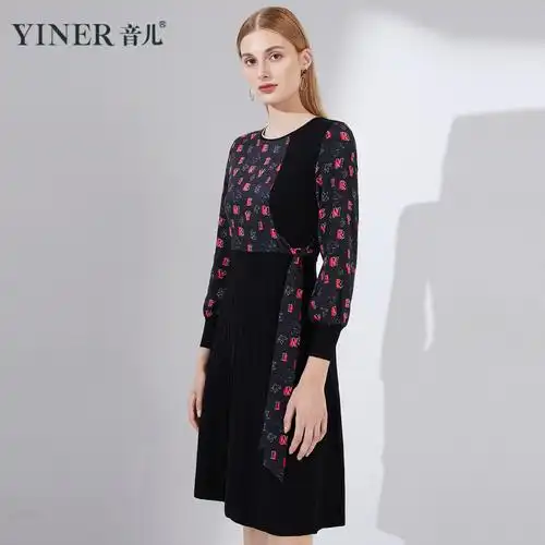 音儿女装2020春季新款时尚字母桑蚕丝拼接百褶连衣裙