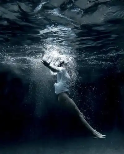 lane coder/沉入水底的美