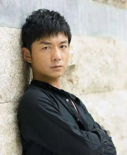 你还记得中的伍六一吗当年的邢佳栋还是蛮帅的