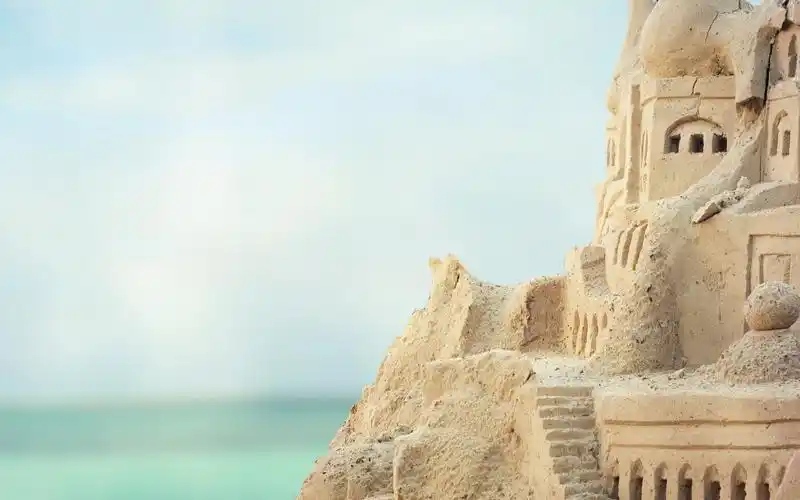 沙滩上的沙雕城堡高清桌面壁纸