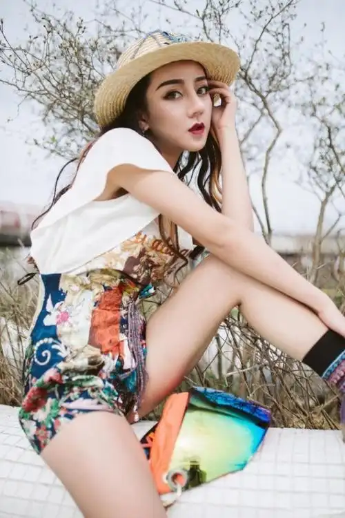 非诚勿扰版迪丽热巴,现在也要学韩安冉活到老整到老?