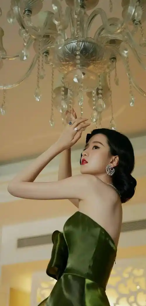 风情万种的乔欣_年龄_角色_郑达