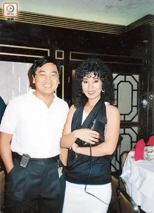 当年,秦沛和歌手梁盛子结婚,两人在1980年生下了儿子姜文杰,6年后又生