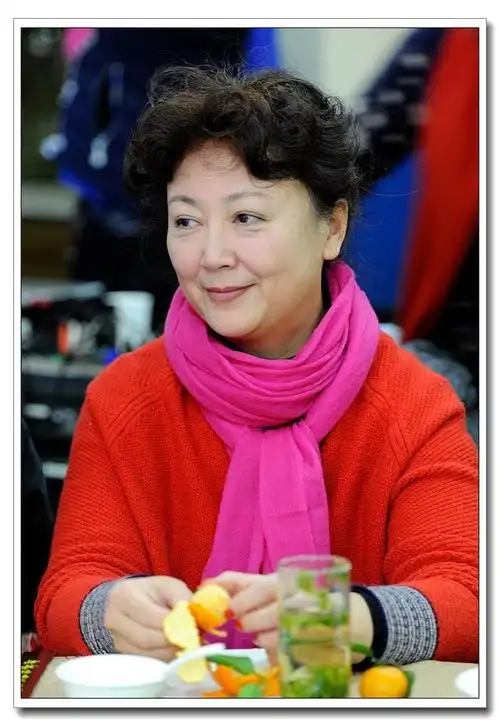 老电影《海之恋》中立秋扮演者赵静 近况如何?如今61岁气质优雅_演员