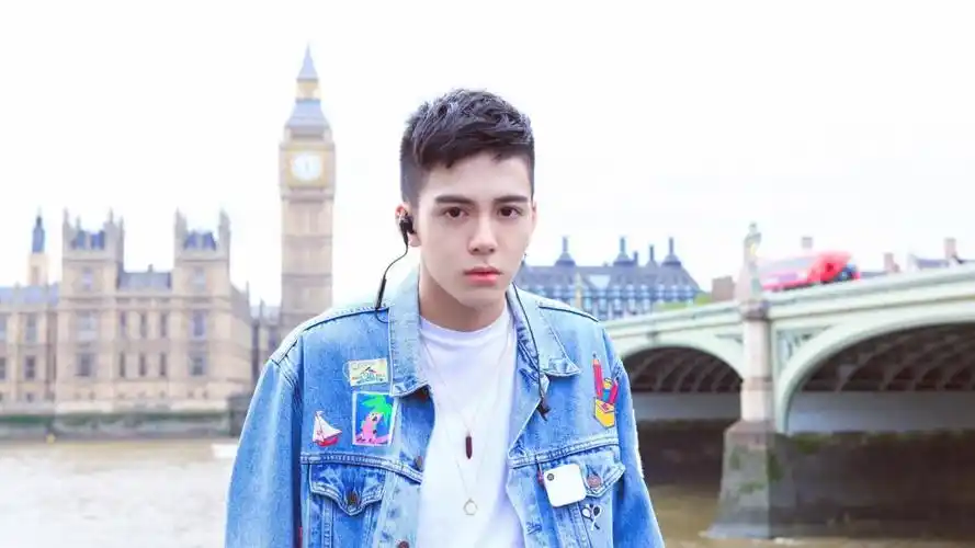 帅气时尚的曾舜晞,高清壁纸图片,大陆明星-回车桌面