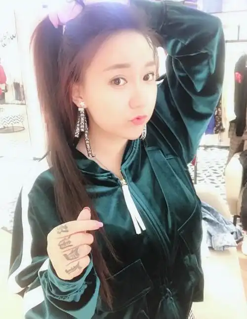 yy刘大美人个人照片相册哈尔滨女土豪刘大美人微博写真生活照