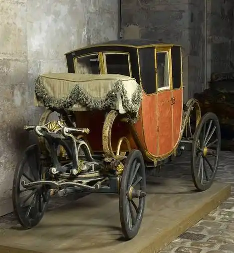 难得一见,这么多皇家马车 — 给面小站