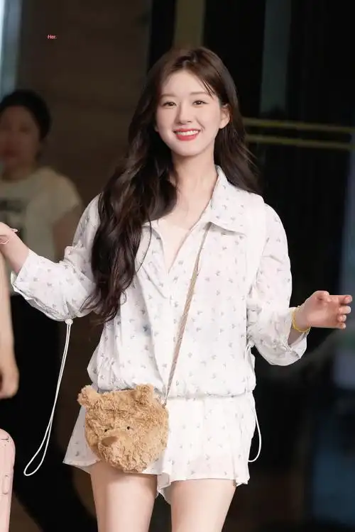 赵露思新综艺录制路透