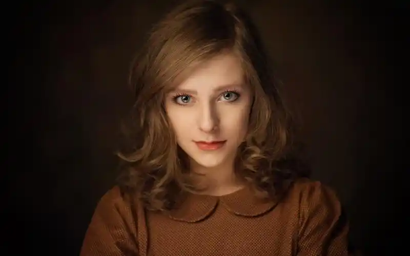 漂亮的欧美美女高清桌面壁纸