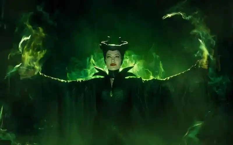 全新版睡美人的故事,坏女巫真情流露,竟意外唤醒了沉睡的公主