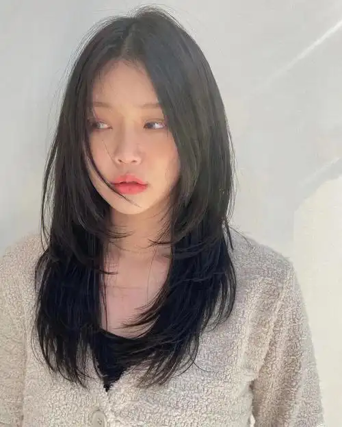 v字高层次发型!长发女生一定要剪显脸小发型