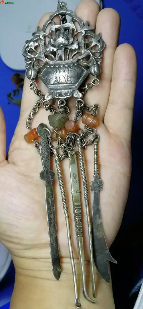 全品相清代老银饰挂件