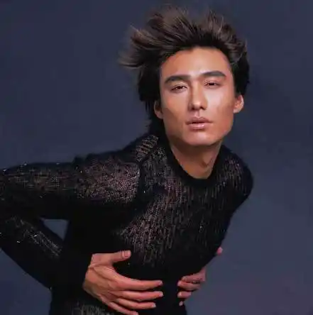 组图:挑战呕吐极限 胡兵最妩媚妖娆写真曝光