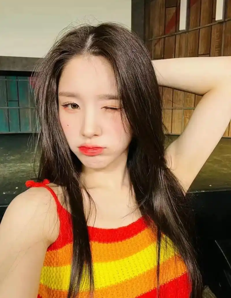 田姬振:南韩五代神颜 田姬振,韩国音乐界新星,拥有清秀动人的脸庞