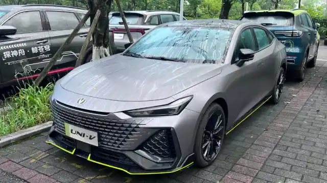 长安univ20t每年养车23万比吉利星瑞贵