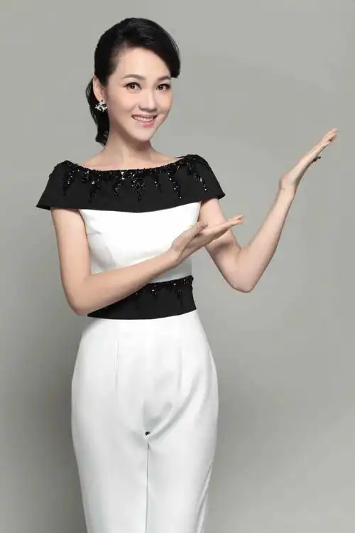 安徽卫视一姐周群自曝月工资三千,一个敢喊郭德纲"死胖子"的人