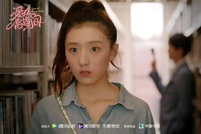 在《爱在唇齿间》定档发布的人物关系海报中,"唇齿之间,宿命之恋"的