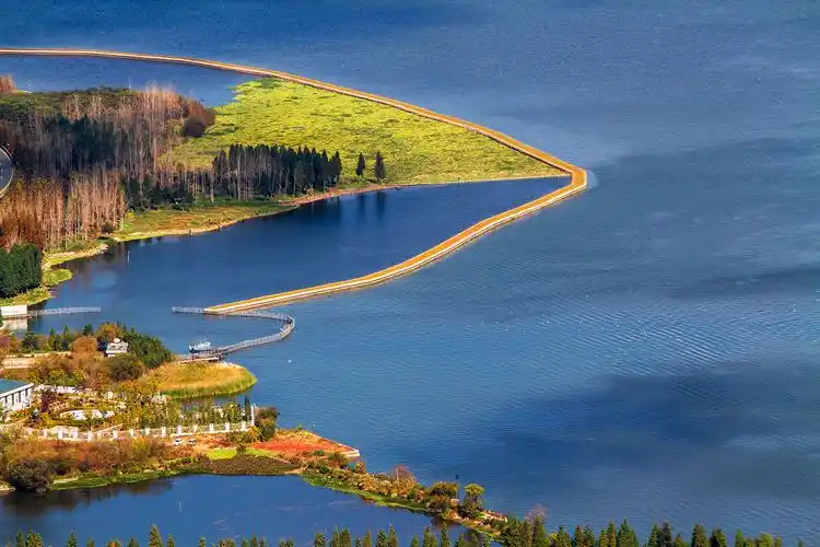 昆明西山拍滇池风光