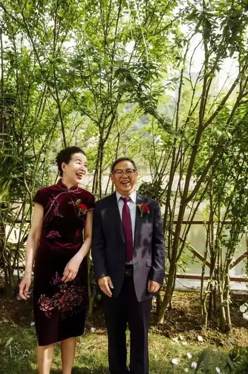 婚礼父母穿什么衣服好父母婚礼现场适合什么服装