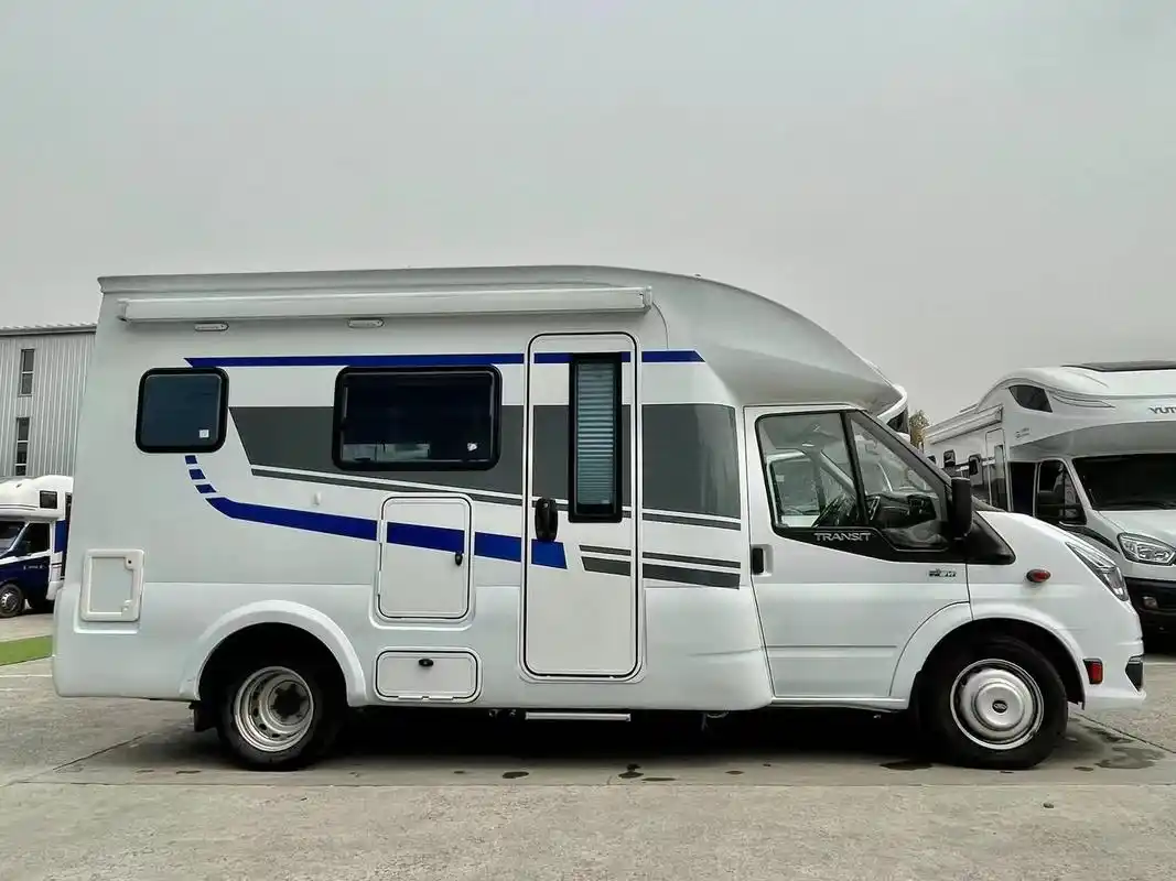 飞翔福特v348 t型房车,九成新,宽敞空间,大水大电!等你来抢!