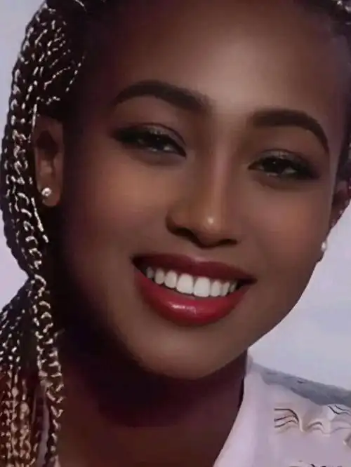 一位五官精致的黑人小姐姐被网友称为最美黑人美女