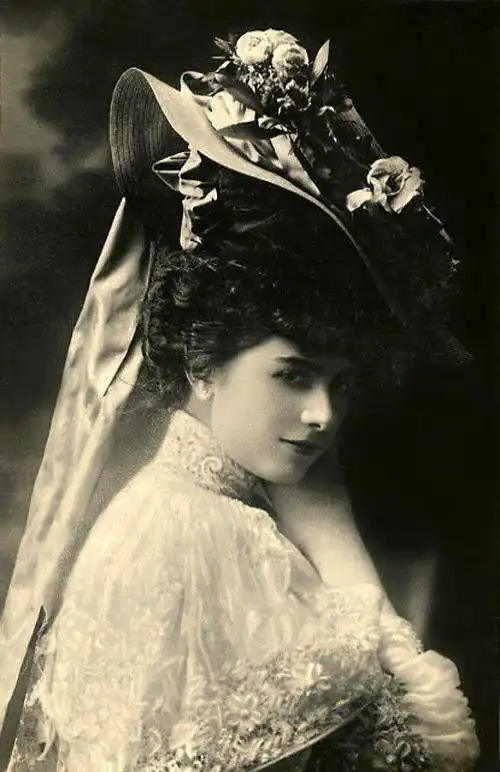 帽子才是古典美人的心头爱,爱德华时期贵族女子是"帽子控"!