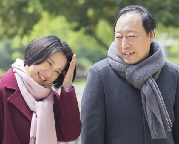 七旬老人三次婚恋分走三套房,夕阳恋如何预防被割韭菜