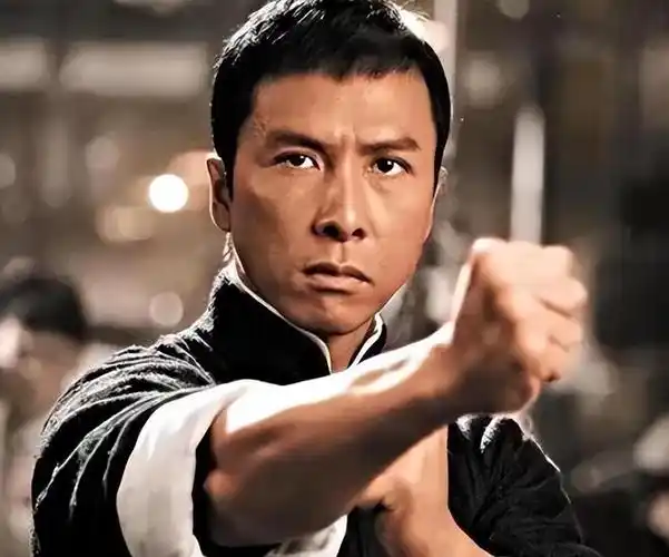 看了甄子丹在沈阳出席活动的视频照片,你觉得演过叶问的他,有必要被