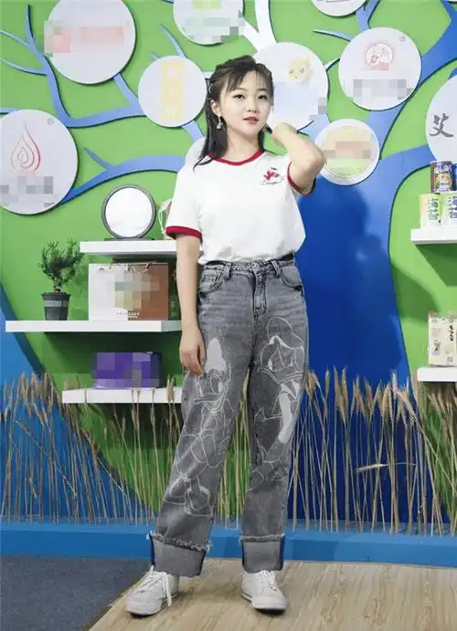 林妙可这身材也太真实了一点吧,脸上有点肉感还能说可爱,但是这侧面