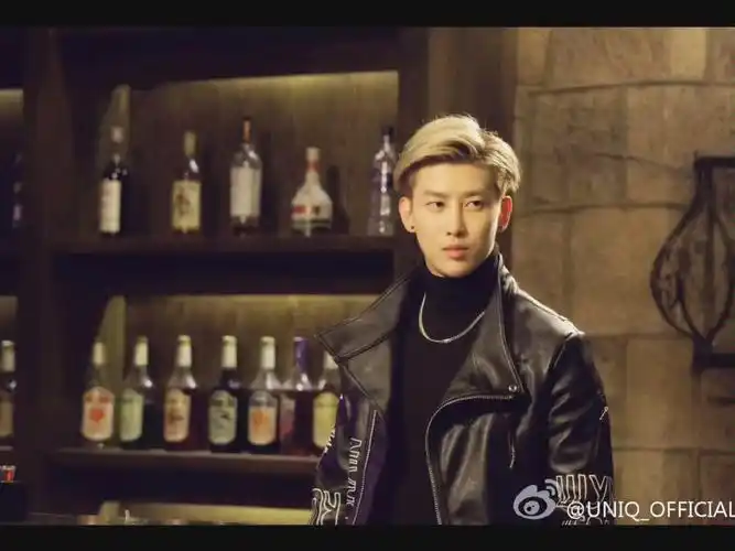 uniq周艺轩红豆girlgirlgirl