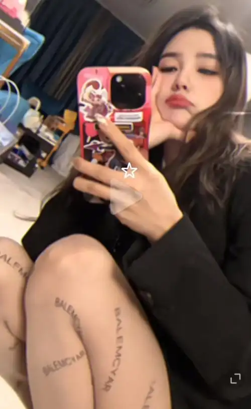 rita晒巴黎世家带字母丝袜!引粉丝热议:你为什么还没有人追?_腾讯新闻