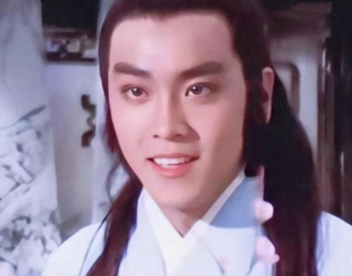 抛弃余安安,嫌张曼玉丑,尔冬升娶幼师丁克,59岁与情人生娃?