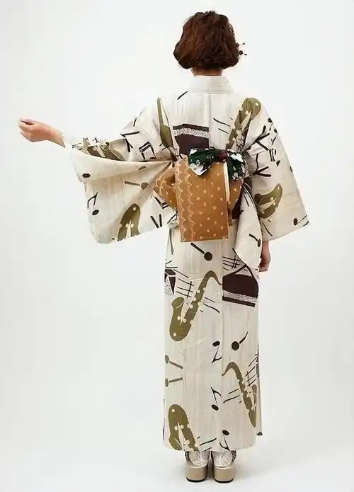 日本女性和服背后的"小包包",内部有何玄机?为何男人禁止触碰