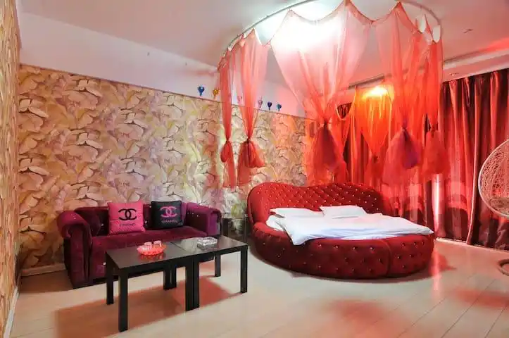 沈阳站红浪漫圆床主题房,情侣约会不一样的感觉,沈阳站太原街地铁口旁